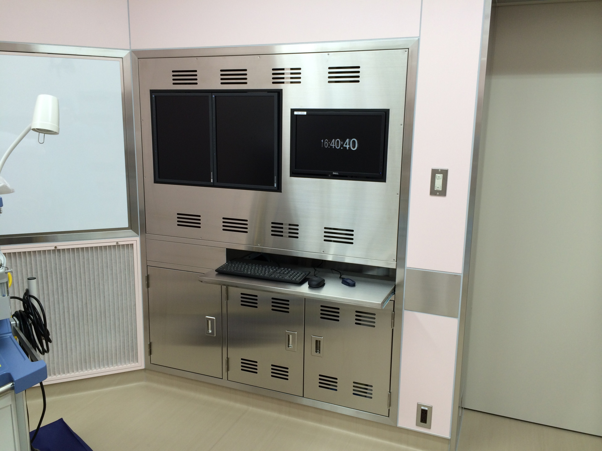 モニター収納庫