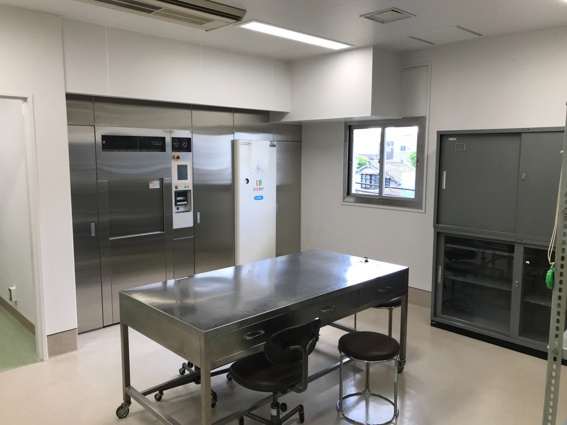 ステンレス作業台とその他収納庫