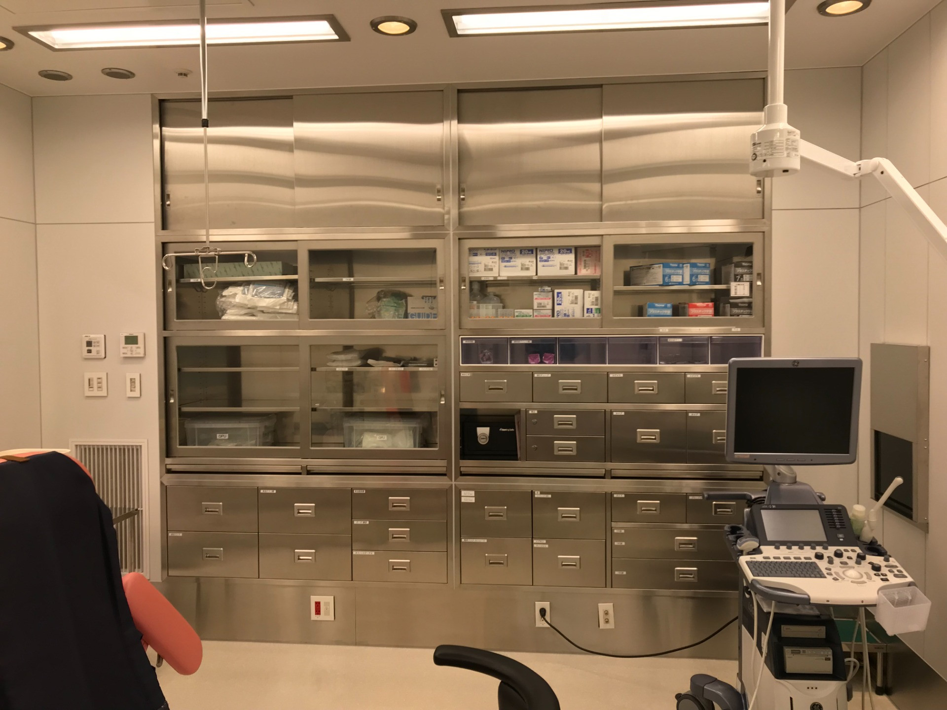 ステンレス薬品戸棚