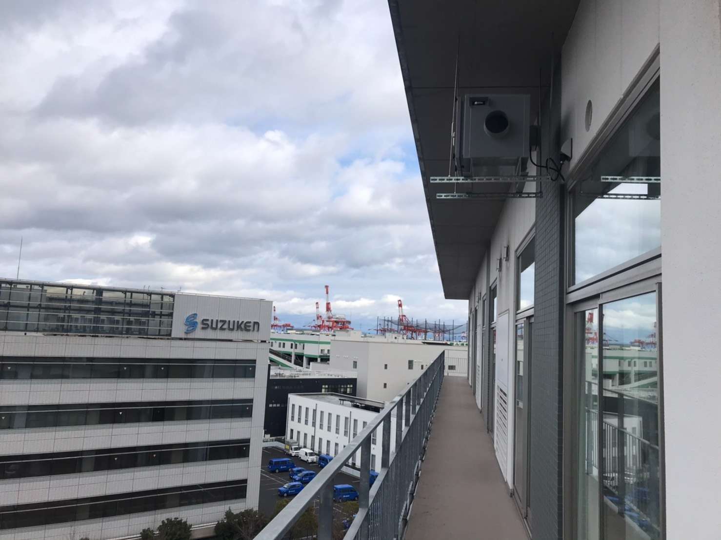 非常用ベランダへも邪魔にならずに設置可能です